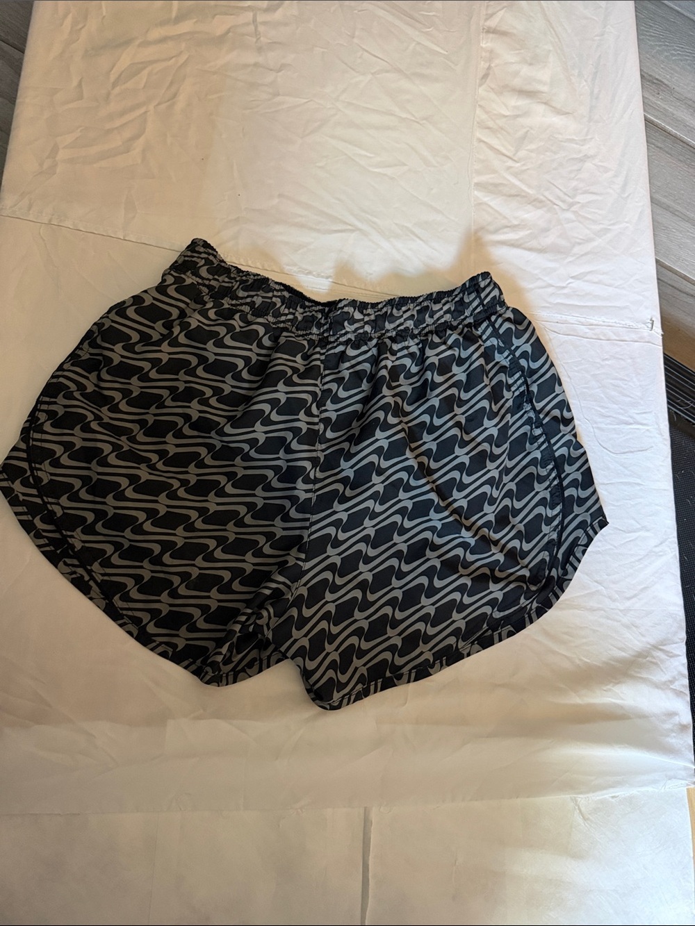 Nike dri- fit Icon clash Women’s Black & Gray Athletic Shorts - Picture 2 of 4